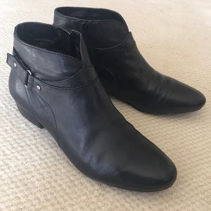 🕶 Nine West black booties 🕶